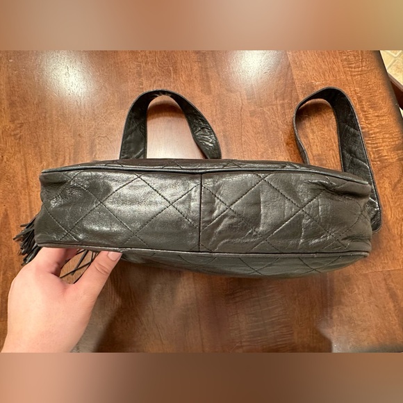 Black Chanel Vintage Crossbody - Picture 3 of 11